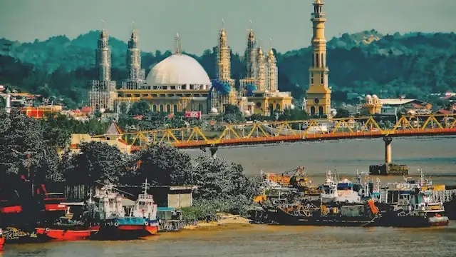 Tepi Sungai Mahakam di Samarinda, Kalimantan Timur