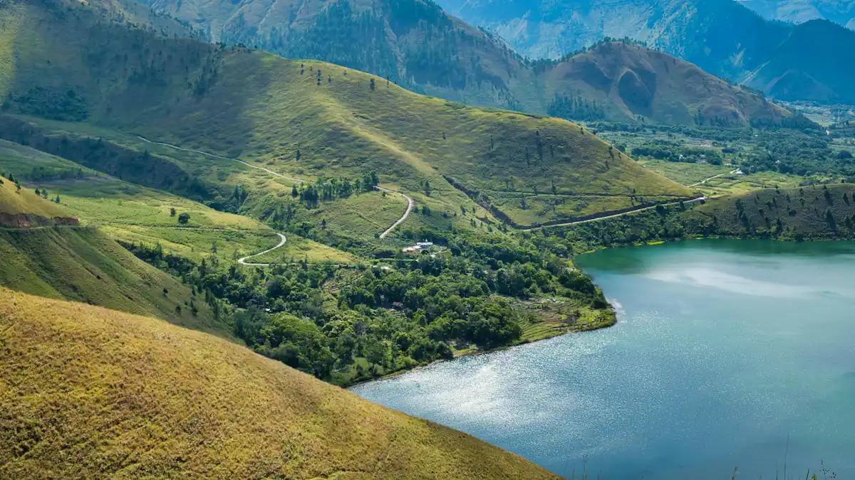 Perbukitan dan Danau Toba di Sumatera Utara