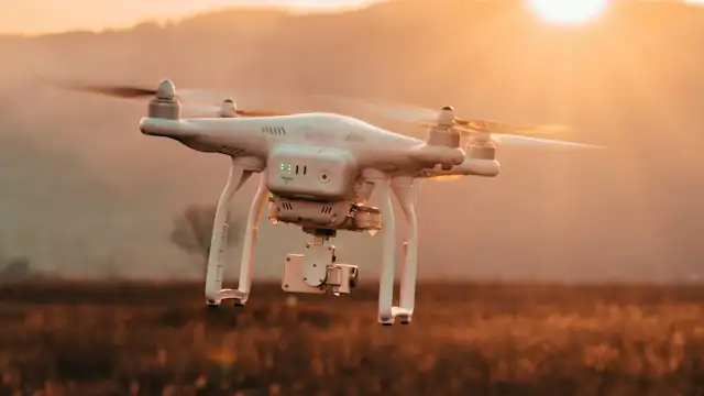 Drone terbang di udara